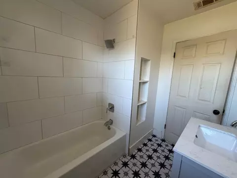 Bath - 2351 Ridge Rd, Modesto, CA 95358 photo 2 of 3