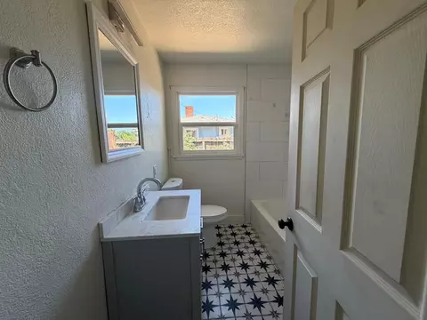 Bath - 2351 Ridge Rd, Modesto, CA 95358 photo 1 of 3