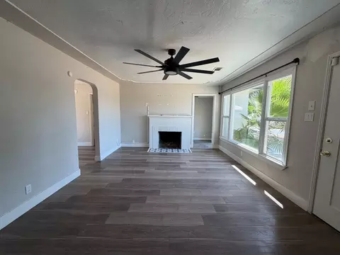 Living - 2351 Ridge Rd, Modesto, CA 95358 photo 2 of 7