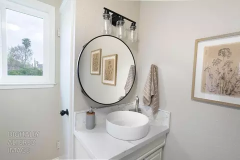 Bath - 16012 Sycamore Ave, Patterson, CA 95363 photo 7 of 7