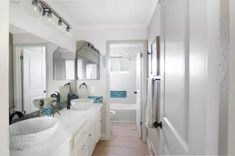 Bath - 16012 Sycamore Ave, Patterson, CA 95363 photo 1 of 7
