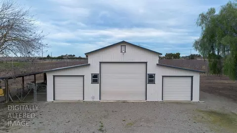 Exterior - 16012 Sycamore Ave, Patterson, CA 95363 photo 4 of 5