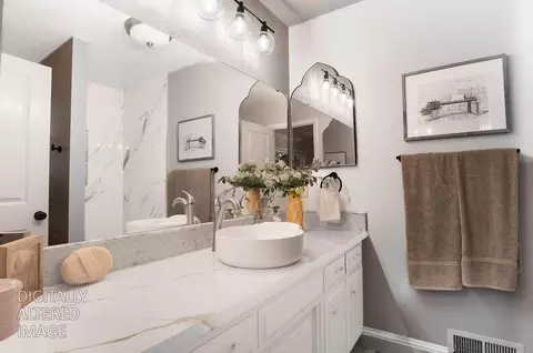 Bath - 16012 Sycamore Ave, Patterson, CA 95363 photo 2 of 7