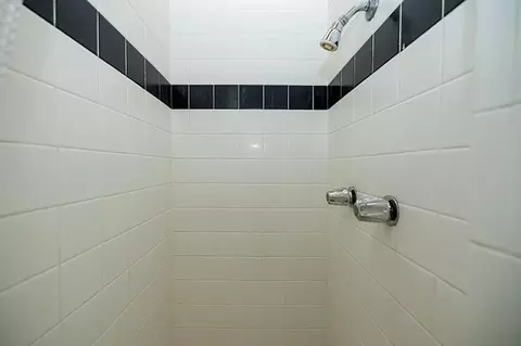 Bath - 1509 Lorainne Ave, Modesto, CA 95350 photo 4 of 7