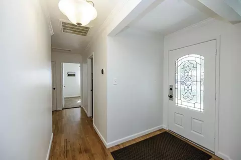 Entry Way - 1509 Lorainne Ave, Modesto, CA 95350 photo 2 of 4