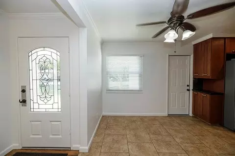 Entry Way - 1509 Lorainne Ave, Modesto, CA 95350 photo 3 of 4