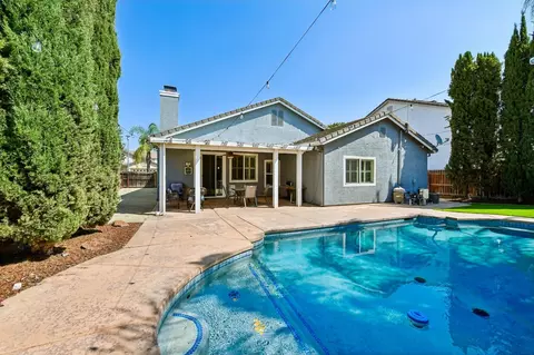 9656 Holly Glen Way, Elk Grove, CA 95757