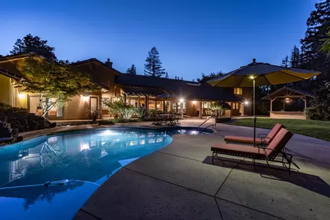 Exterior - 7108 Hillcrest Dr, Modesto, CA 95356 photo 11 of 13