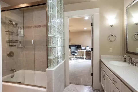 Bath - 7108 Hillcrest Dr, Modesto, CA 95356 photo 7 of 9