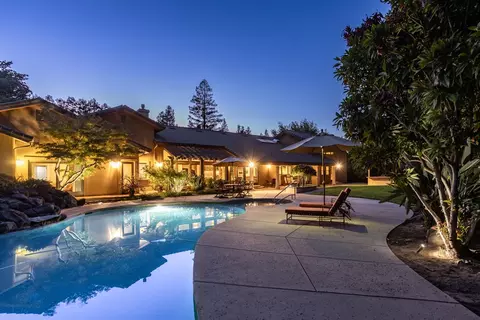 Exterior - 7108 Hillcrest Dr, Modesto, CA 95356 photo 3 of 13