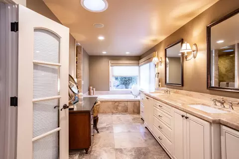 Bath - 7108 Hillcrest Dr, Modesto, CA 95356 photo 1 of 9