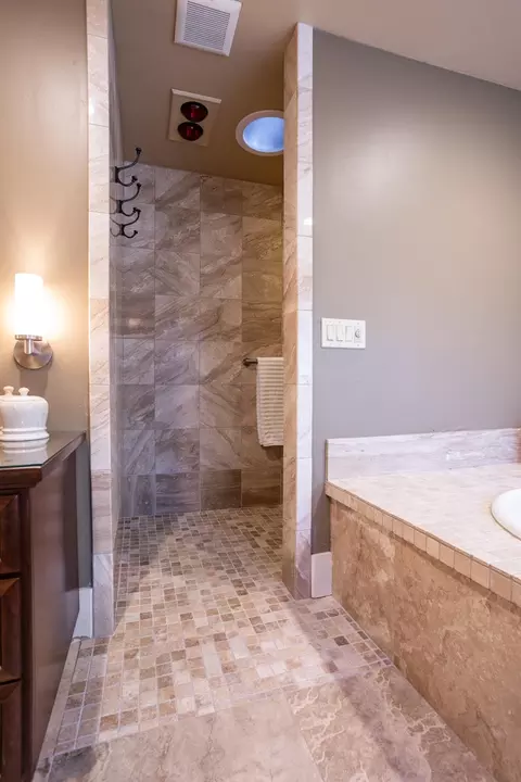 Bath - 7108 Hillcrest Dr, Modesto, CA 95356 photo 3 of 9