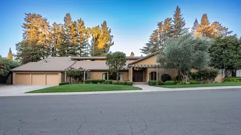 Exterior - 7108 Hillcrest Dr, Modesto, CA 95356 photo 4 of 13