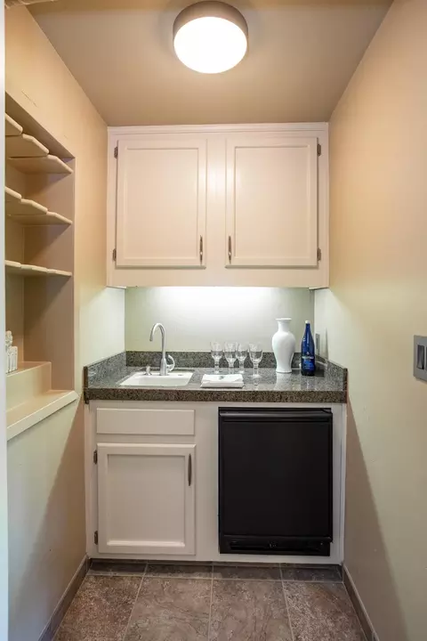 Kitchen - 7108 Hillcrest Dr, Modesto, CA 95356 photo 6 of 6