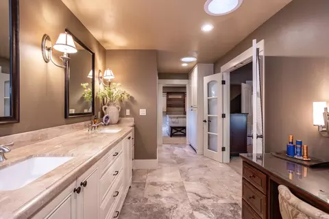 Entry Way - 7108 Hillcrest Dr, Modesto, CA 95356 photo 2 of 5