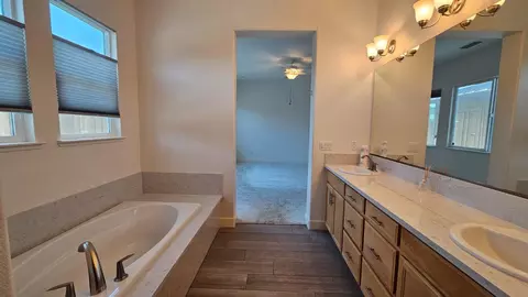 Entry Way - 1246 Sweet Briar Dr, Patterson, CA 95363 photo 4 of 4