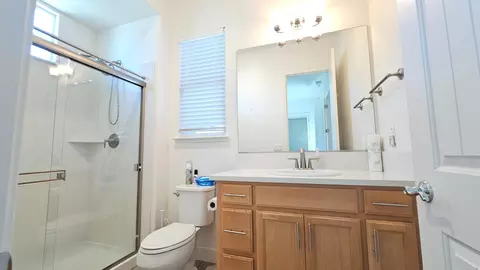 Bath - 1246 Sweet Briar Dr, Patterson, CA 95363 photo 1 of 3