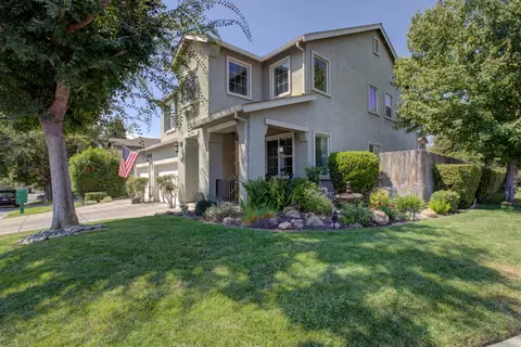 201 Waters Edge Dr, Waterford, CA 95386