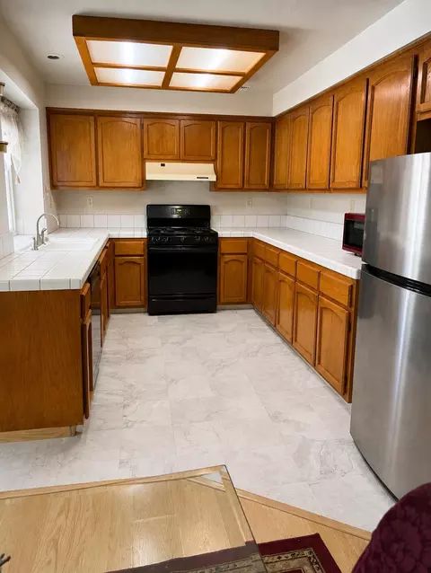 Kitchen - 2588 Stonybrook Ave, Merced, CA 95348 photo 1 of 2