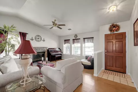 Entry Way - 2588 Stonybrook Ave, Merced, CA 95348 photo 1 of 2