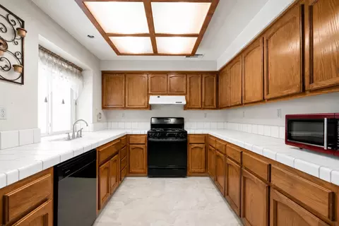 Kitchen - 2588 Stonybrook Ave, Merced, CA 95348 photo 2 of 2