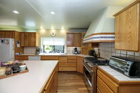 Kitchen - 1509 Duckart Way, Modesto, CA 95355 photo 2 of 8