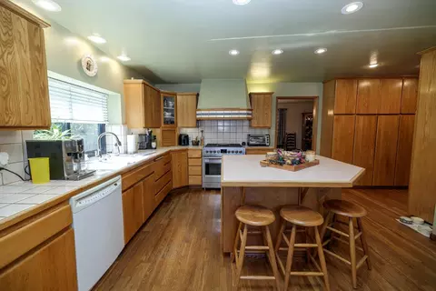 Kitchen - 1509 Duckart Way, Modesto, CA 95355 photo 5 of 8