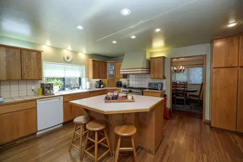 Kitchen - 1509 Duckart Way, Modesto, CA 95355 photo 4 of 8