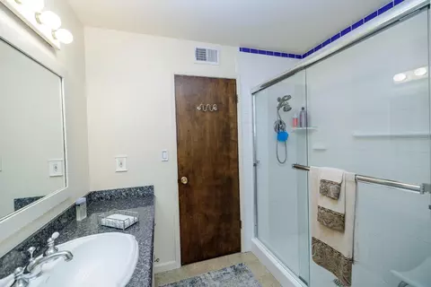 Bath - 1509 Duckart Way, Modesto, CA 95355 photo 4 of 4