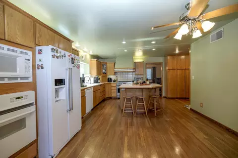 Kitchen - 1509 Duckart Way, Modesto, CA 95355 photo 7 of 8