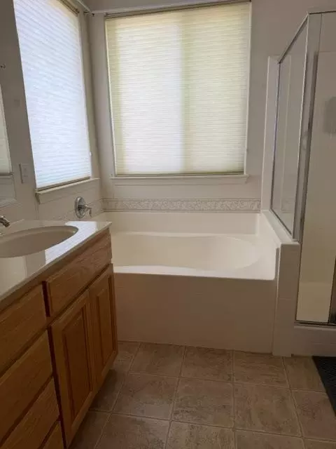 Bath - 832 Alpine St, Jackson, CA 95642 photo 4 of 5