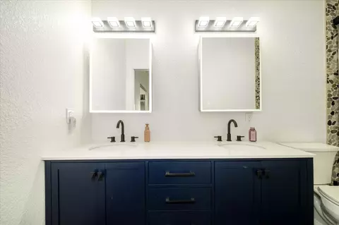 Bath - 11024 Essey Cir, Mather, CA 95655 photo 5 of 7