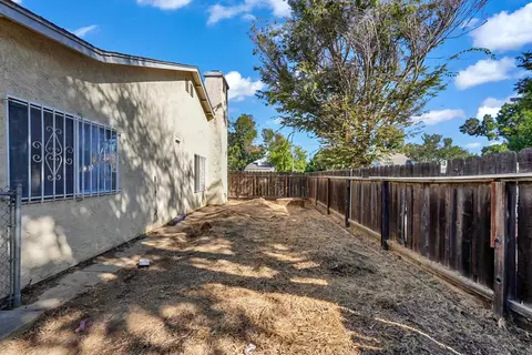 Exterior - 552 Westfield Pl, Patterson, CA 95363 photo 3 of 6