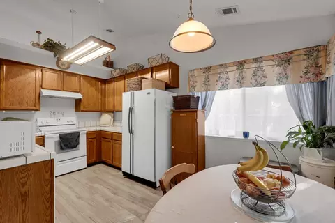 Kitchen - 552 Westfield Pl, Patterson, CA 95363 photo 3 of 3