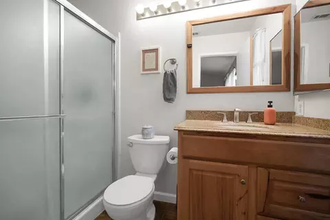 Bath - 552 Westfield Pl, Patterson, CA 95363 photo 2 of 2