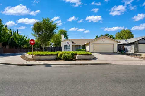 Exterior - 552 Westfield Pl, Patterson, CA 95363 photo 2 of 6