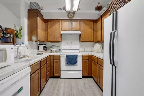 Kitchen - 552 Westfield Pl, Patterson, CA 95363 photo 1 of 3