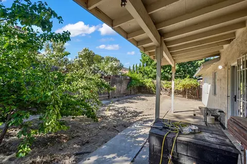 Exterior - 552 Westfield Pl, Patterson, CA 95363 photo 5 of 6