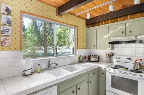 Kitchen - 567 Marilyn Way, Arnold, CA 95223 photo 1 of 2