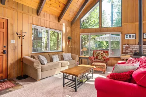Living - 567 Marilyn Way, Arnold, CA 95223 photo 3 of 5