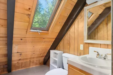 Bath - 567 Marilyn Way, Arnold, CA 95223 photo 2 of 2