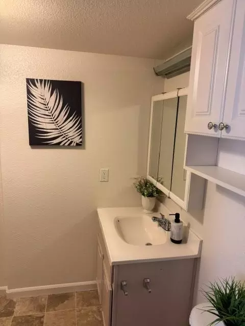 Bath - 2029 5th St, Davis, CA 95618 photo 1 of 3