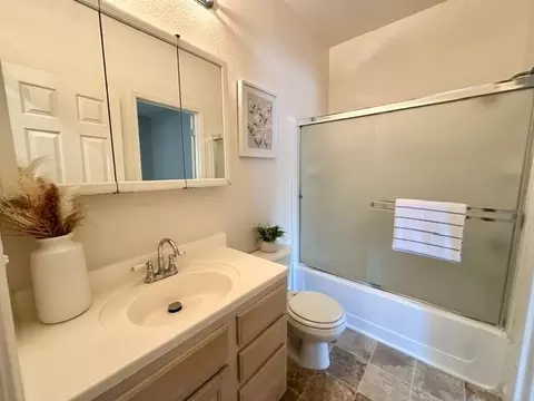 Bath - 2029 5th St, Davis, CA 95618 photo 3 of 3