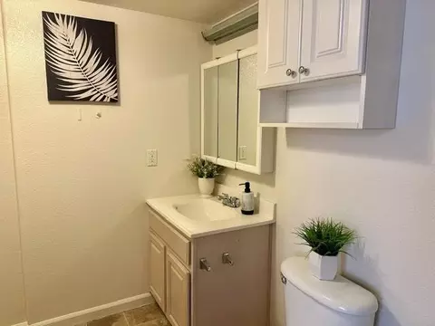 Bath - 2029 5th St, Davis, CA 95618 photo 2 of 3