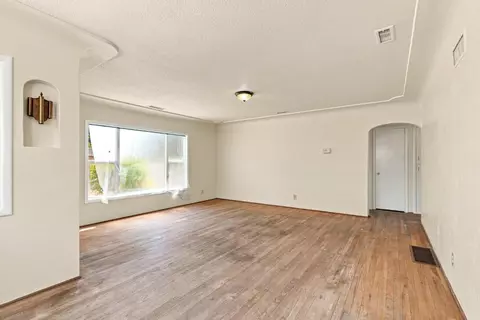 Living - 2014 Lydia St, Escalon, CA 95320 photo 2 of 3