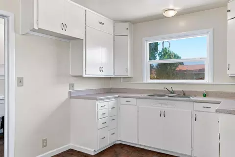 Kitchen - 2014 Lydia St, Escalon, CA 95320 photo 2 of 2