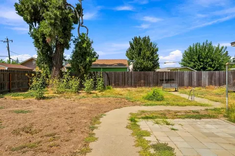Exterior - 2014 Lydia St, Escalon, CA 95320 photo 5 of 9