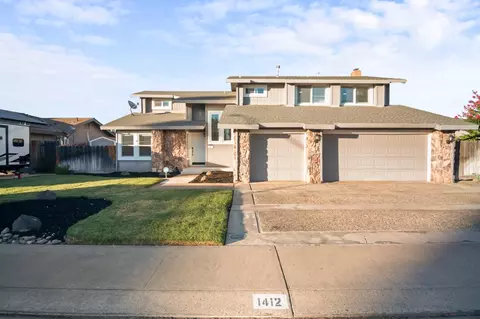Exterior - 1412 Oakridge Ct, Modesto, CA 95351 photo 3 of 9