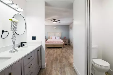 Bath - 1412 Oakridge Ct, Modesto, CA 95351 photo 2 of 3