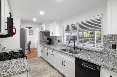 Kitchen - 1412 Oakridge Ct, Modesto, CA 95351 photo 3 of 6